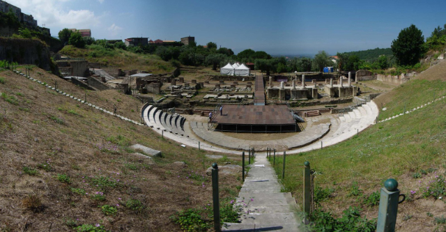 Il teatro romano di Sessa Aurunca: Una gemma archeologica della Campania - Sessa Aurunca | Secret World Trip Planner