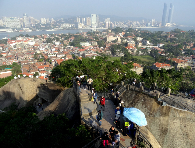 Vue panoramique de Gulangyu depuis le rocher du soleil - Xia Men Shi | Secret World Trip Planner