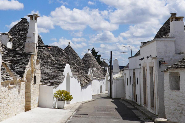 Little Hague linnaosa - Alberobello | Secret World Trip Planner