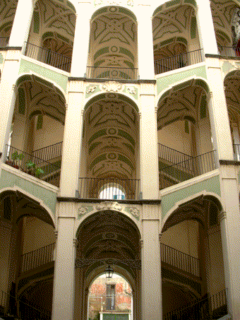 Palasyo ng Kastila - Napoli | Secret World Trip Planner