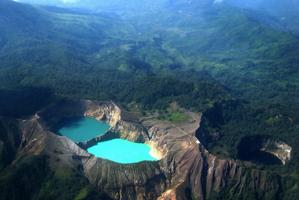 Kelimutu インドネシアのフローレス島の小さな火山 Secret World