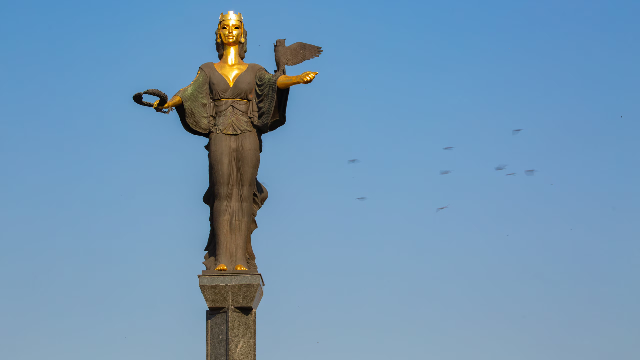 La Statua di Santa Sofia - Sofia | Secret World Trip Planner