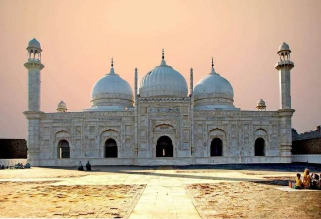Mosquée Abbasi - Chandni | Secret World Trip Planner