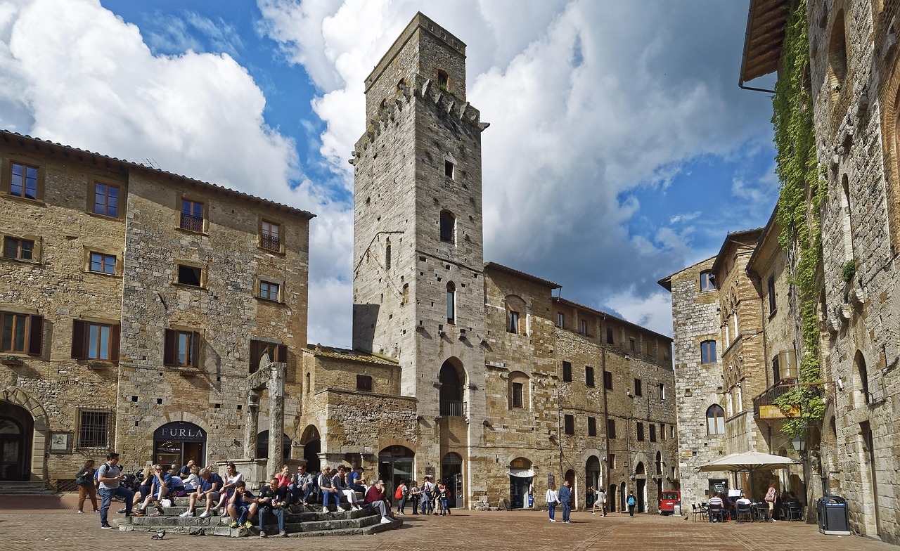 આ કોલેજ ચર્ચ ઓફ સાન Gimignano - San Gimignano | Secret World Trip Planner