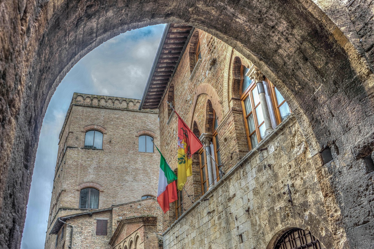 આ કોલેજ ચર્ચ ઓફ સાન Gimignano - San Gimignano | Secret World Trip Planner