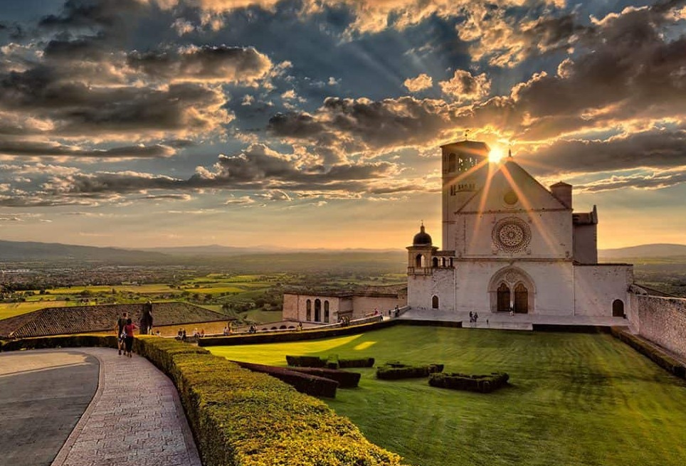 Asyžius, Šv. Pranciškaus mažasis brangakmenis - Assisi | Secret World Trip Planner