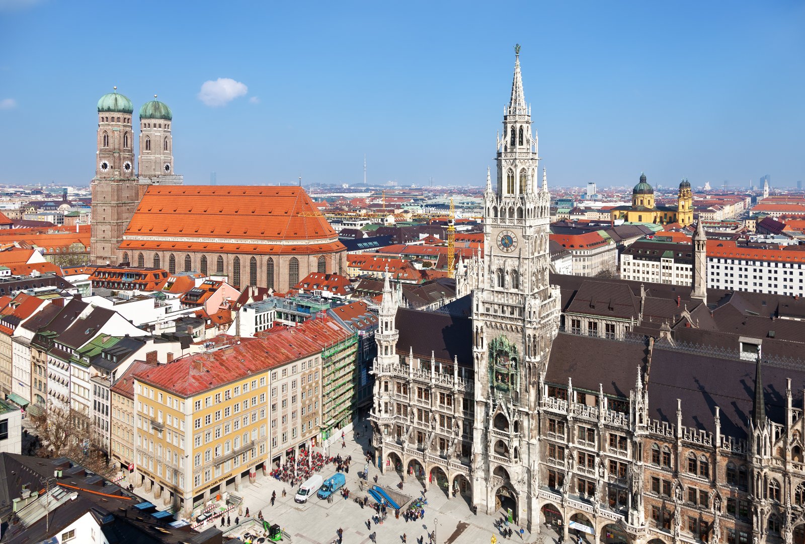 Munich | The Glockenspiel കെട്ടിടം - München | Secret World Trip Planner