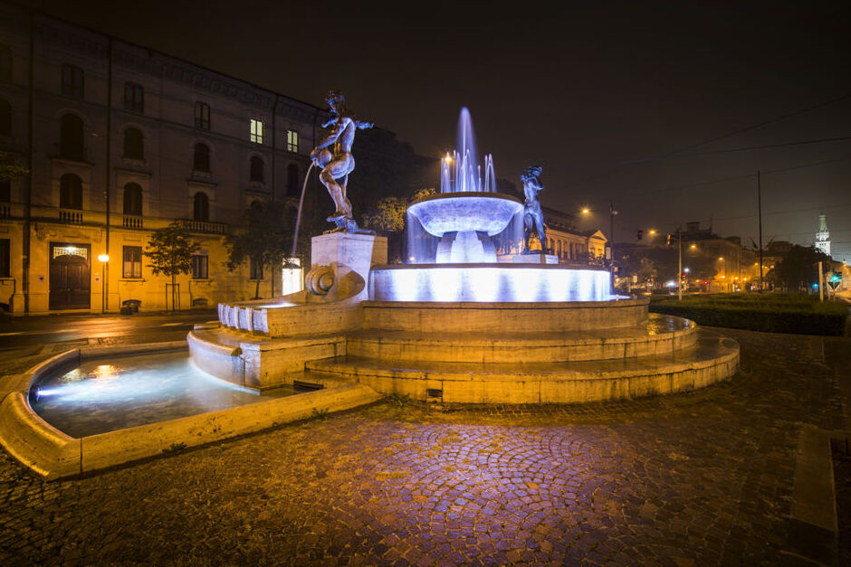 Modena / fountain dari dua sungai  - Modena | Secret World Trip Planner
