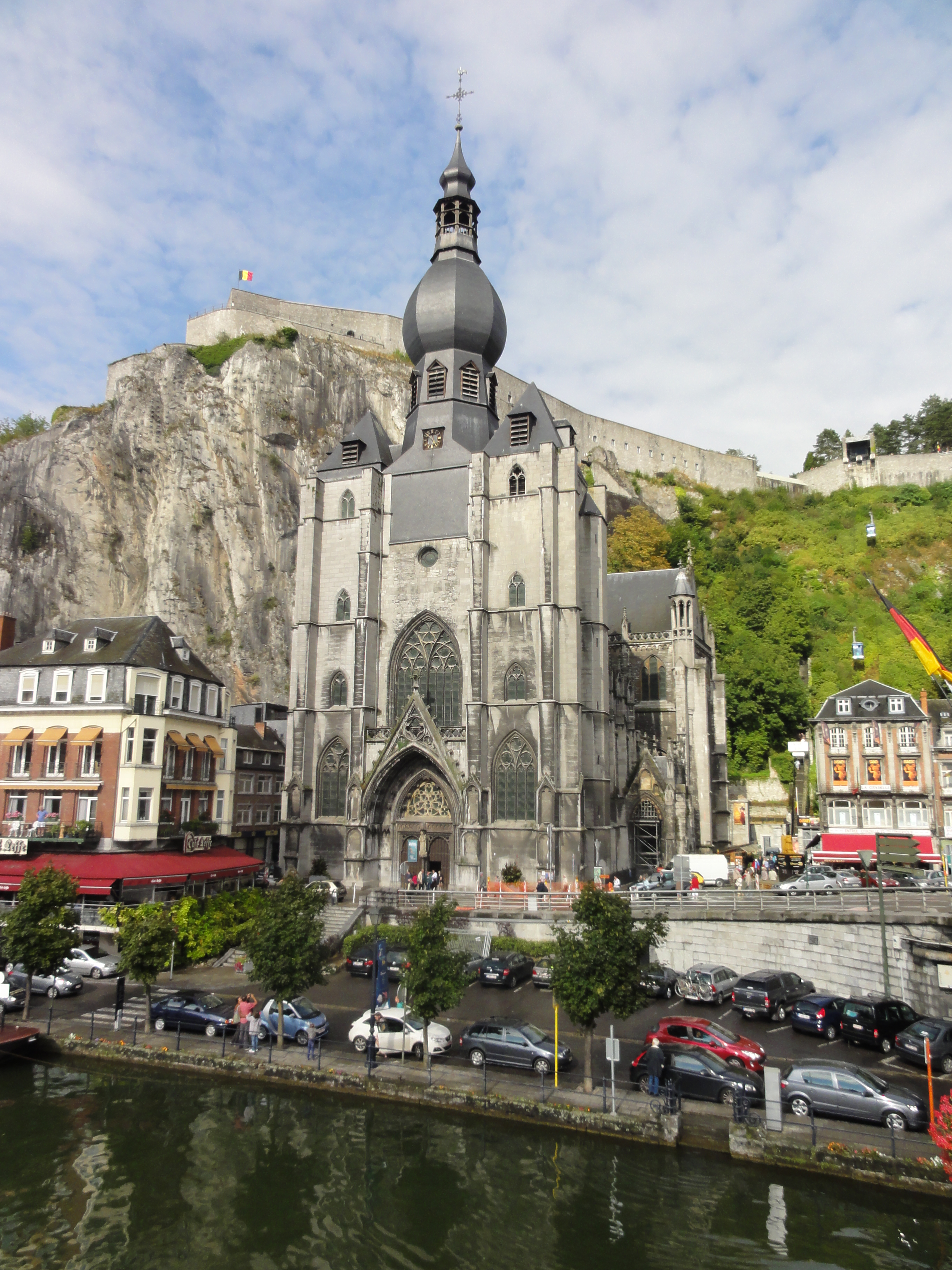 Dinant / jembatan, katedral Gothic dan seni - Dinant | Secret World Trip Planner