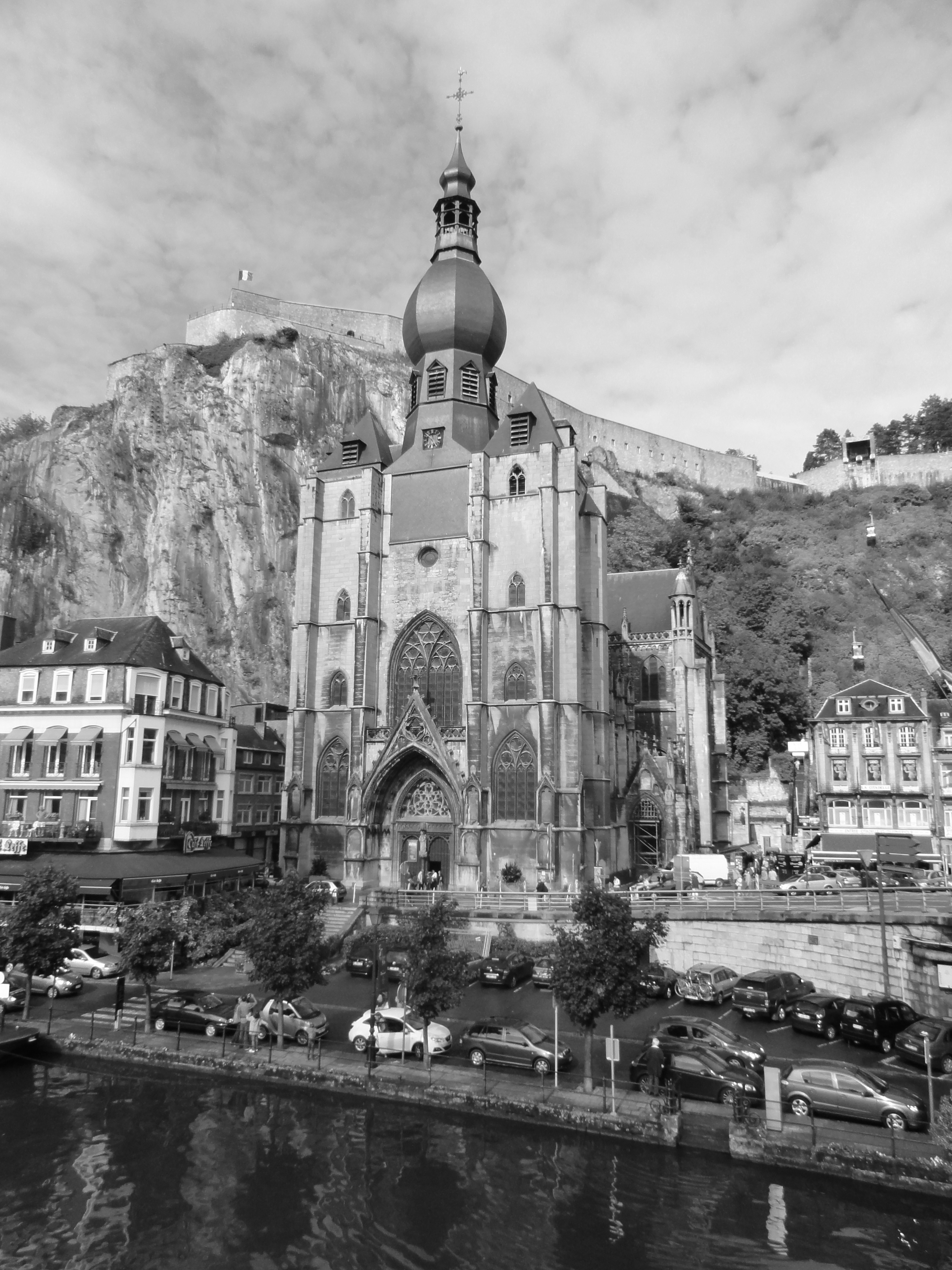 Dinant / jembatan, katedral Gothic dan seni - Dinant | Secret World Trip Planner