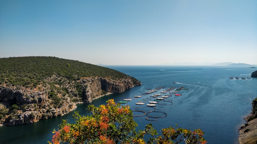 Situr í hjarta Saronic Persaflóa, Poros er svolítið Blue gimsteinn! - Poros | Secret World Trip Planner