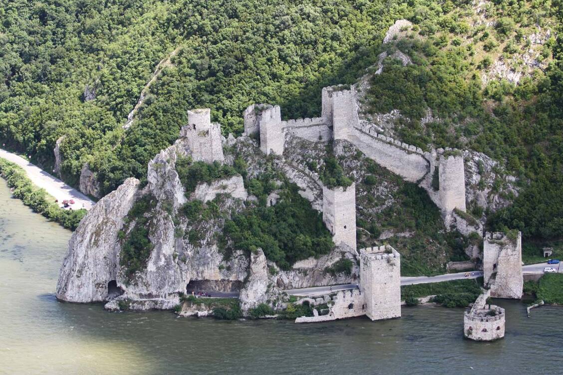 Golubac堡垒是欧洲保存最完好的中世纪堡垒之一 - Golubac | Secret World Trip Planner