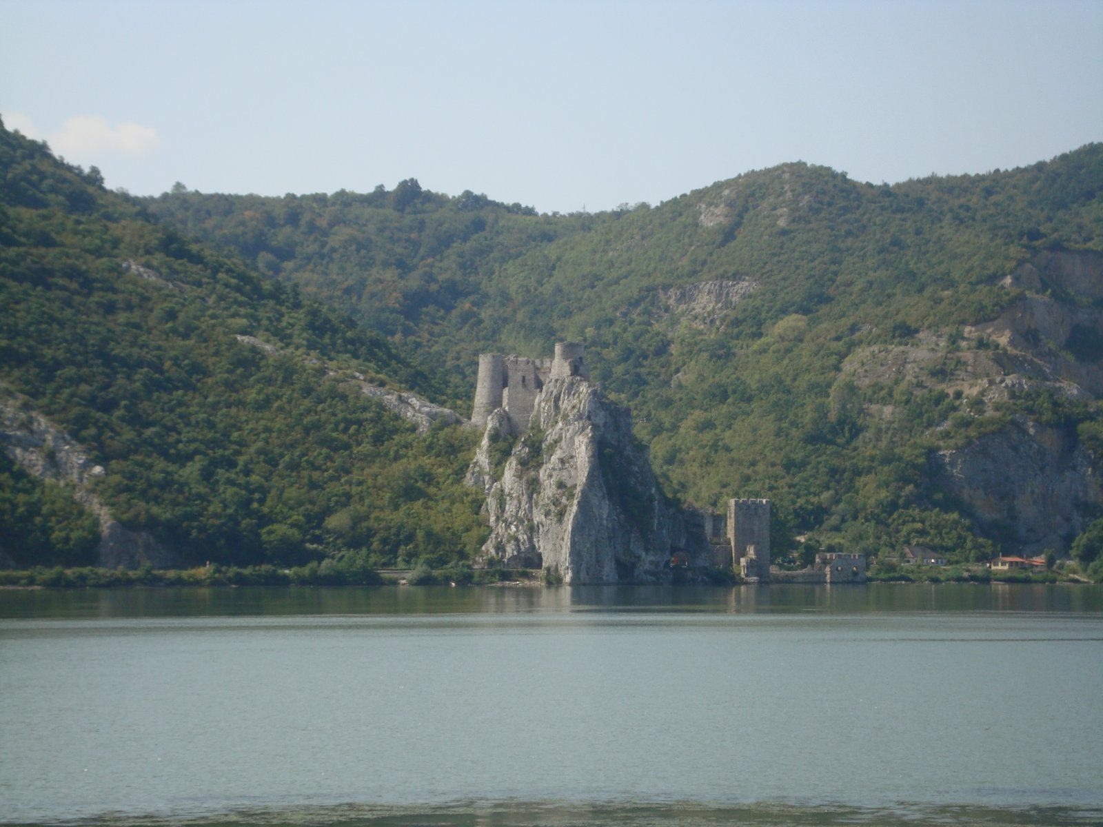 Golubac堡垒是欧洲保存最完好的中世纪堡垒之一 - Golubac | Secret World Trip Planner