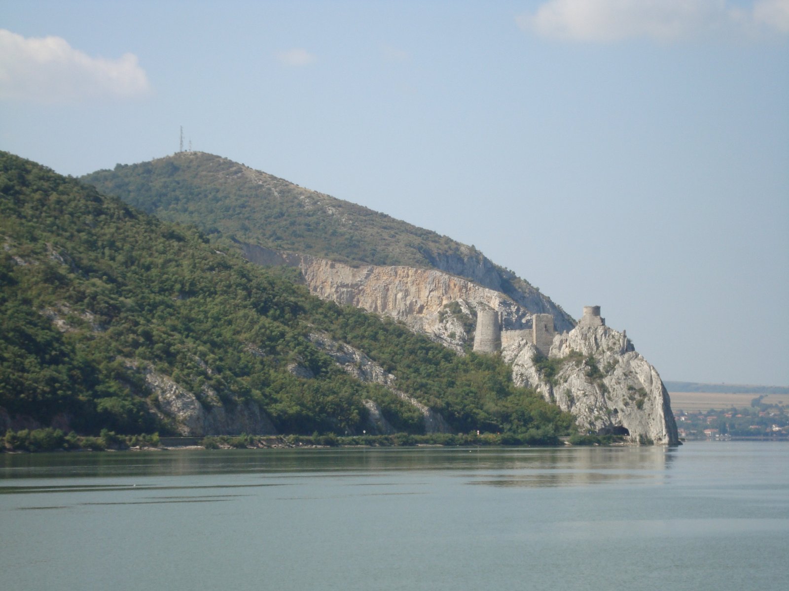 Golubac堡垒是欧洲保存最完好的中世纪堡垒之一 - Golubac | Secret World Trip Planner