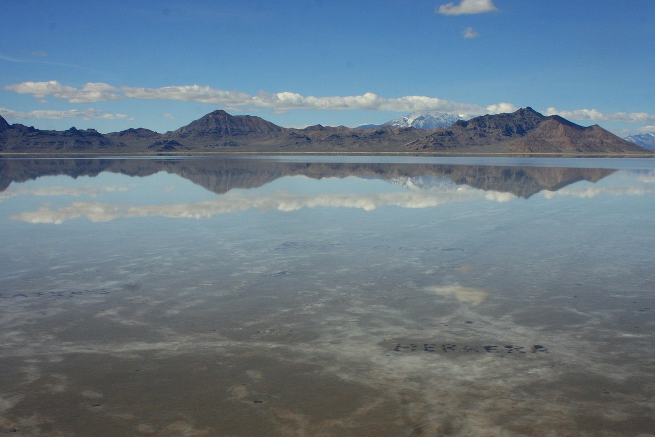 Utah | The Bonneville Salt Flats  - Bonneville Salt Flats | Secret World Trip Planner