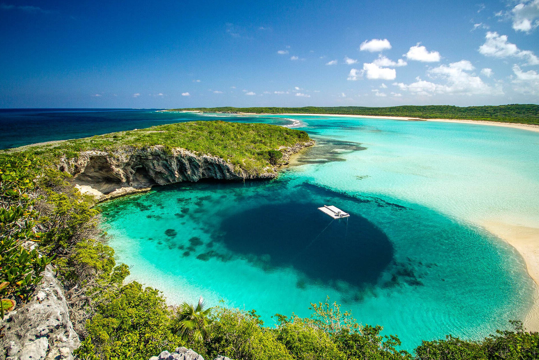 Lubang biru di dunia dalam air terdalam.  | Secret World Trip Planner