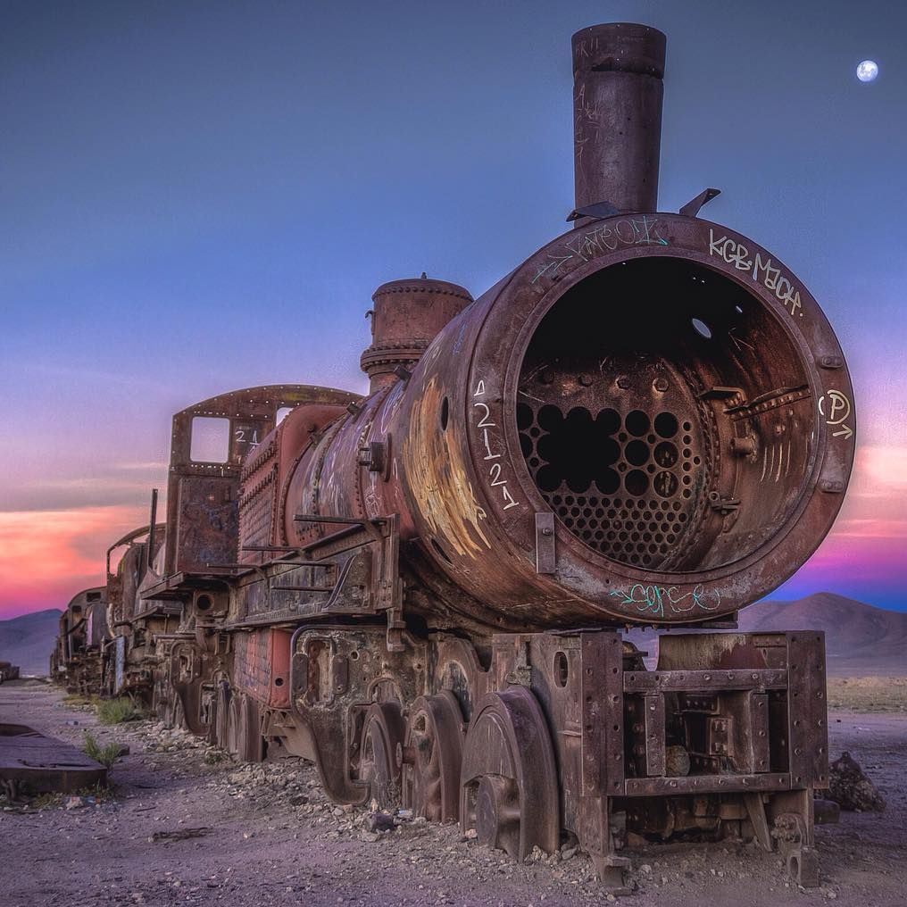 Bolivia | Cimitero del Vecchio Treno - Uyuni | Secret World Trip Planner