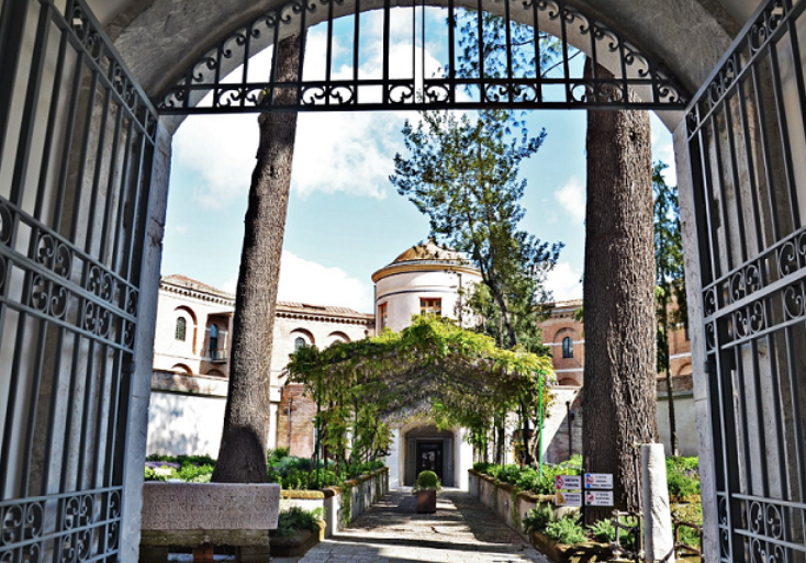 Avellino / Monumentu Multzo Bourbon Kartzela - Avellino | Secret World Trip Planner