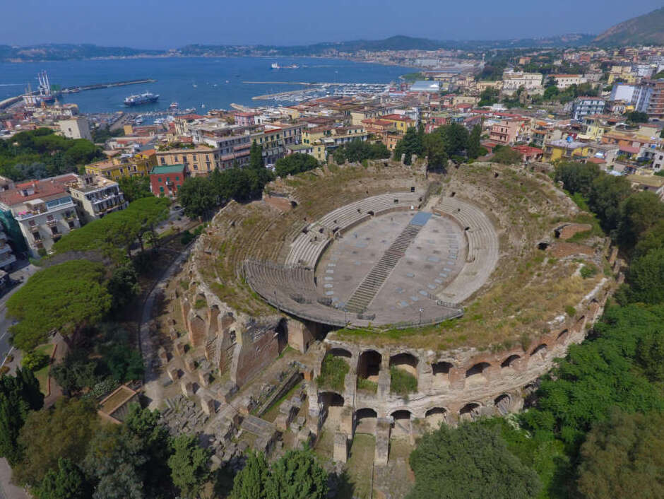 Pouzzoles et l'amphithéâtre flavien - Pozzuoli | Secret World Trip Planner