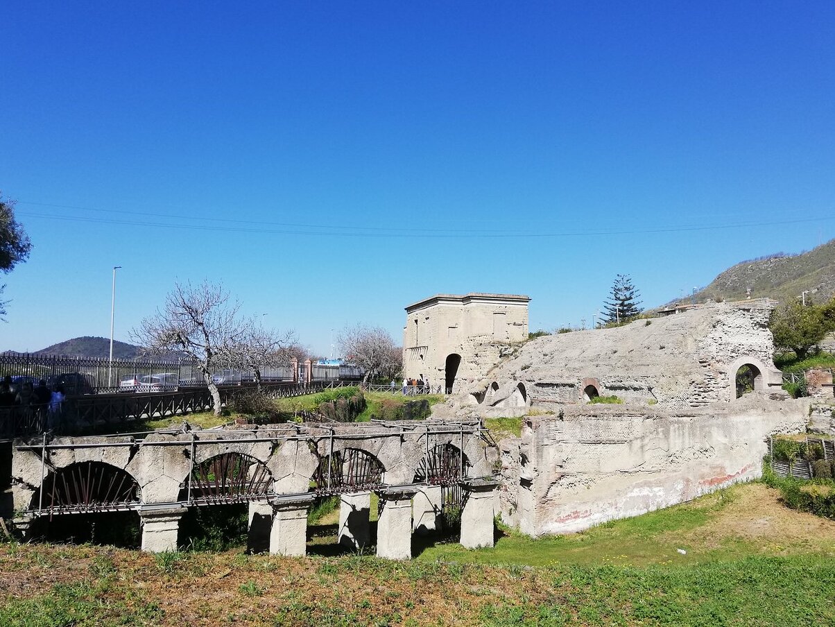 Pouzzoles | Le stade Antonino Pio - Pozzuoli | Secret World Trip Planner