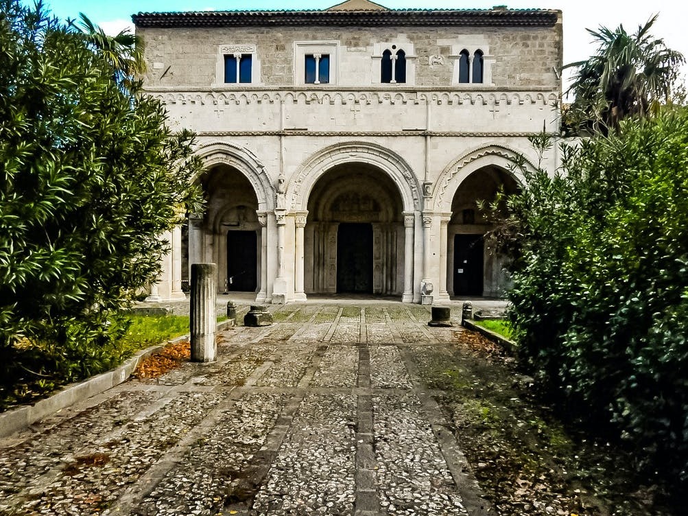 Abruzzo / San Clemente abatija Casauria - San Clemente | Secret World Trip Planner