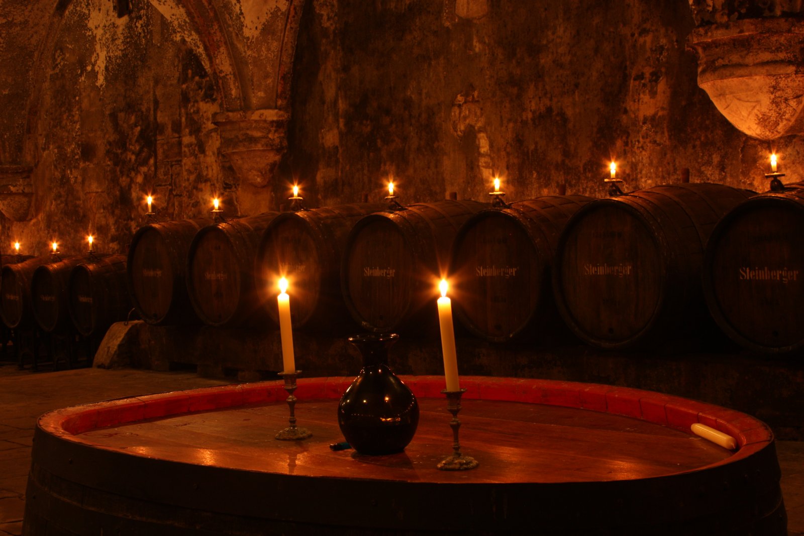 エーバーバッハ修道院とピノ-ノワール-秘密の世界 - Eltville am Rhein | Secret World Trip Planner