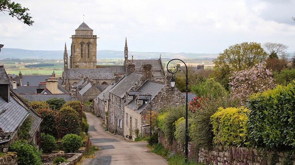Locronan é uma cidade da Irlanda do Norte.  - Locronan | Secret World Trip Planner