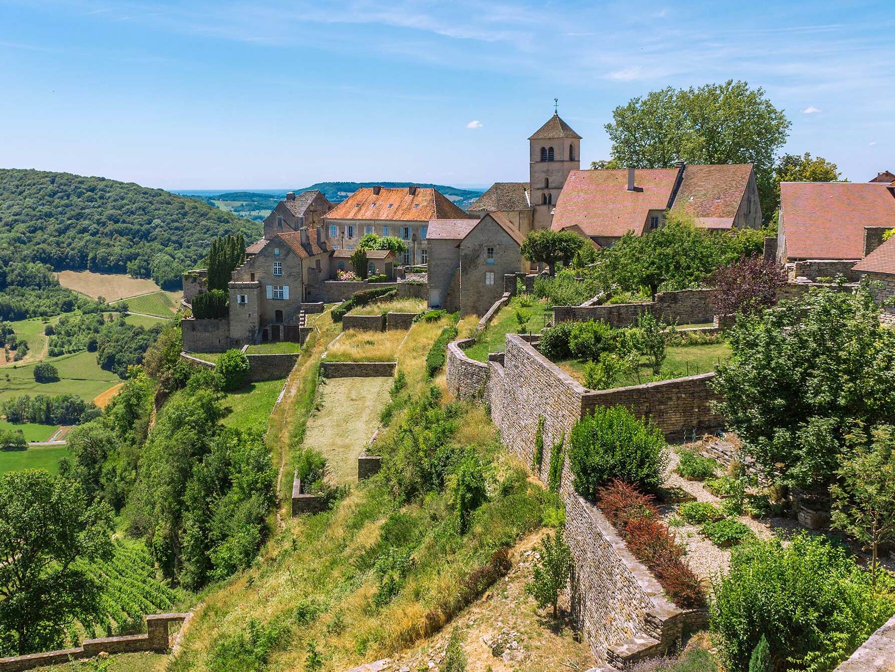 Château-Chalon e viñedos na Seille Val - Château-Chalon | Secret World Trip Planner