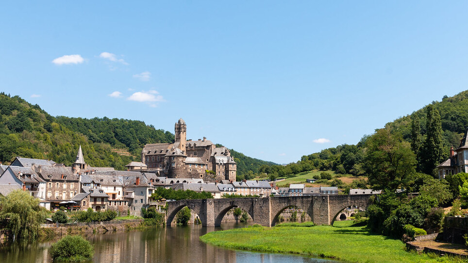 埃斯坦及其美丽的城堡 - Estaing | Secret World Trip Planner