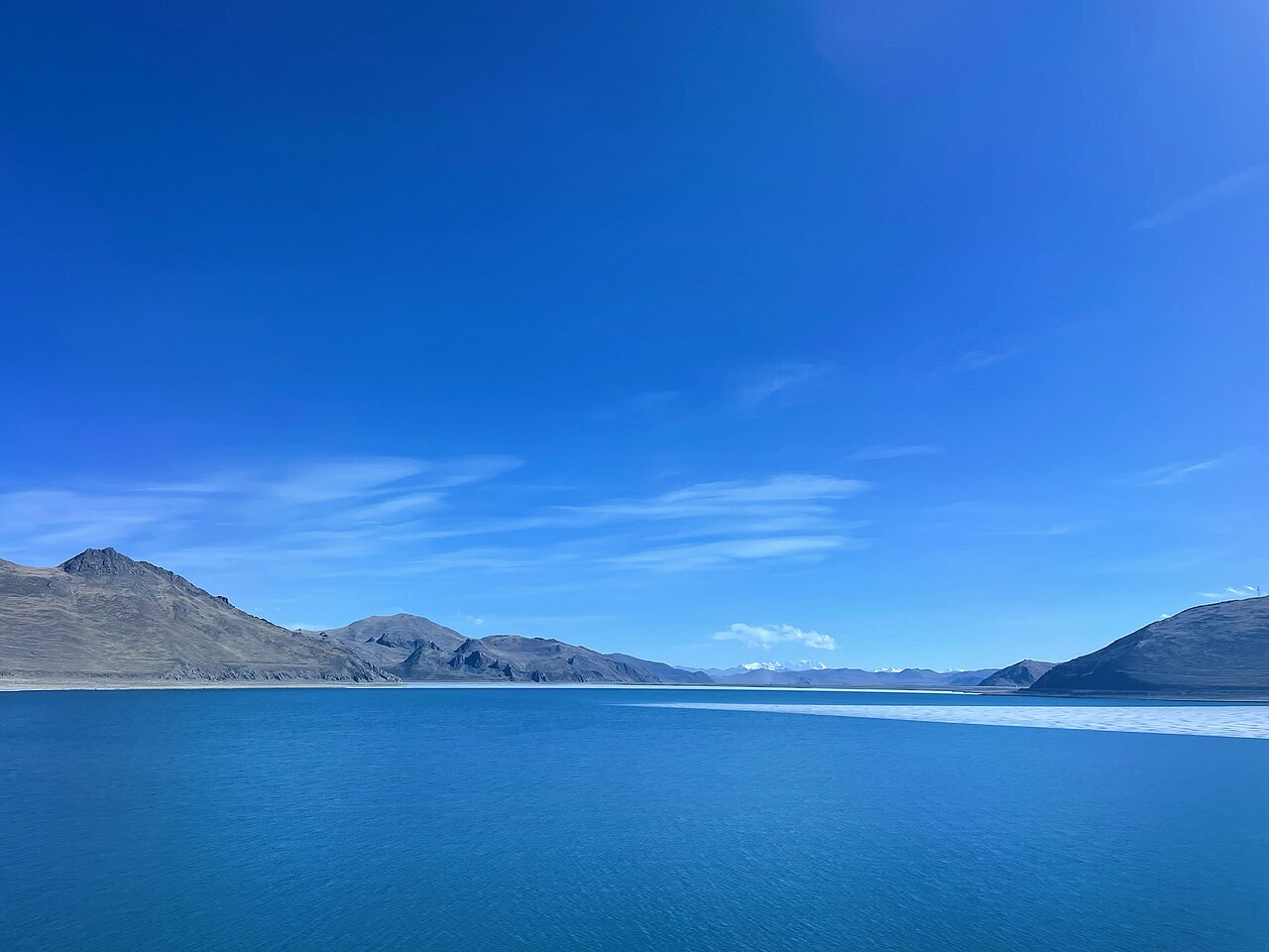 ヤムドロック湖：チベットのサクレ淡水湖 - Shannan | Secret World Trip Planner