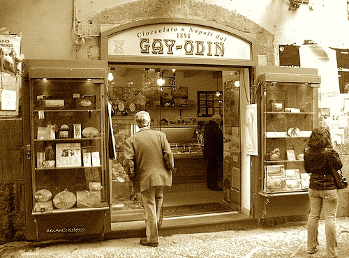 Chocolate Gay Odin - Napoli | Secret World Trip Planner