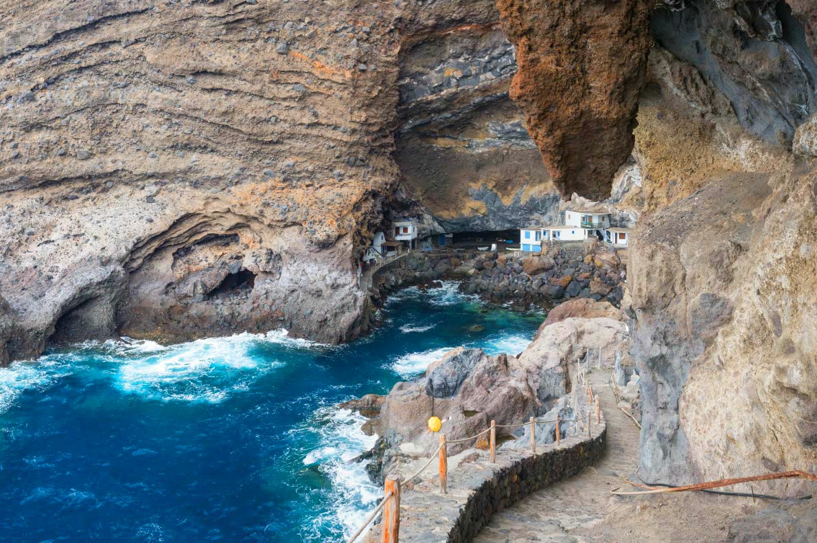 ラ パルマ島 カンダラリアの海賊の洞窟ポリス Secret World ラ パルマ島 カンダラリアの海賊の洞窟ポリス Secret World