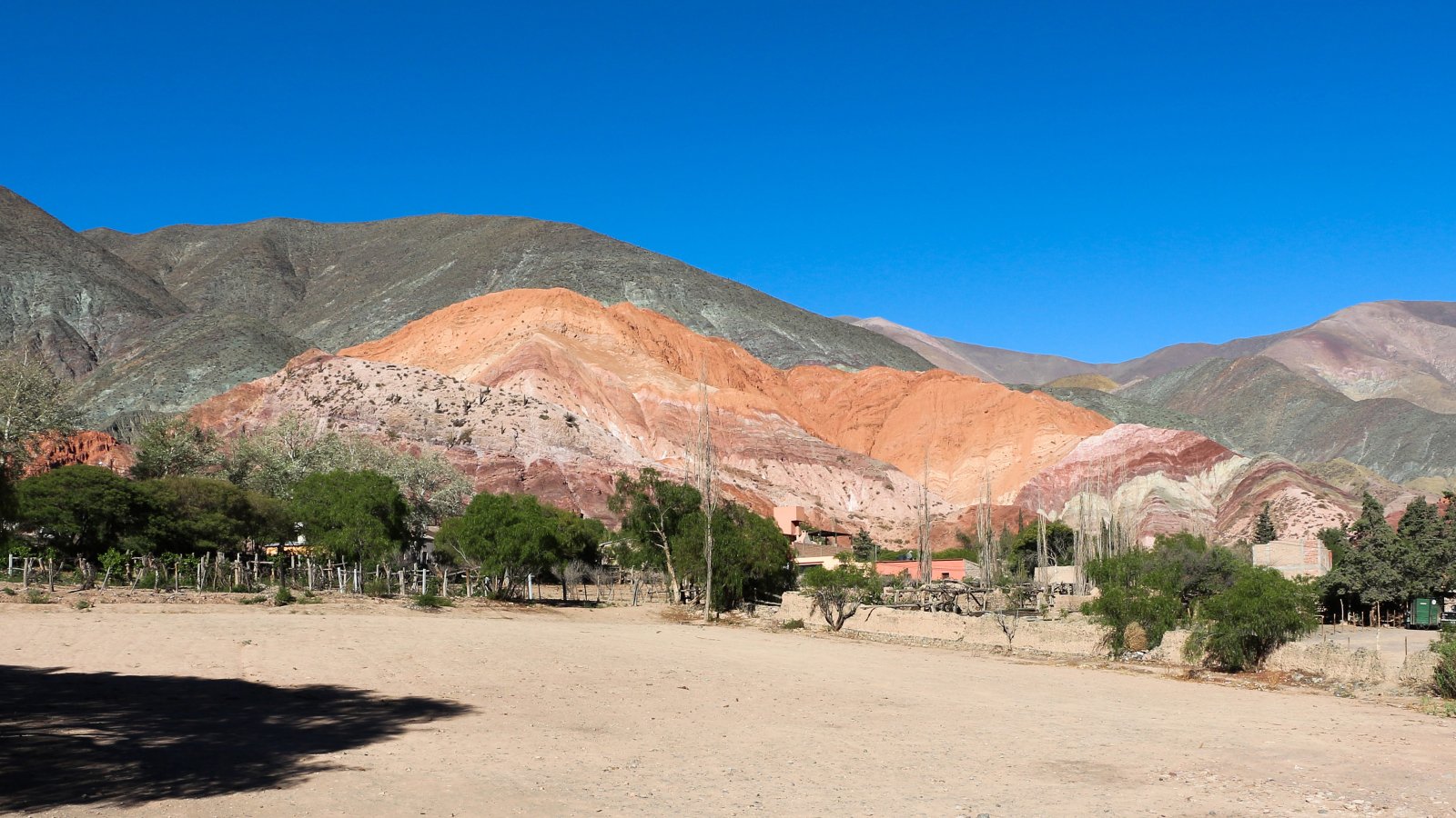Purmamarca和它的七种颜色的山 - Purmamarca | Secret World Trip Planner