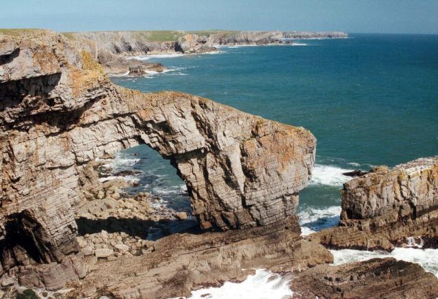 Pembroke | den grønne bro i Walales - Pembrokeshire Coast Path | Secret World Trip Planner