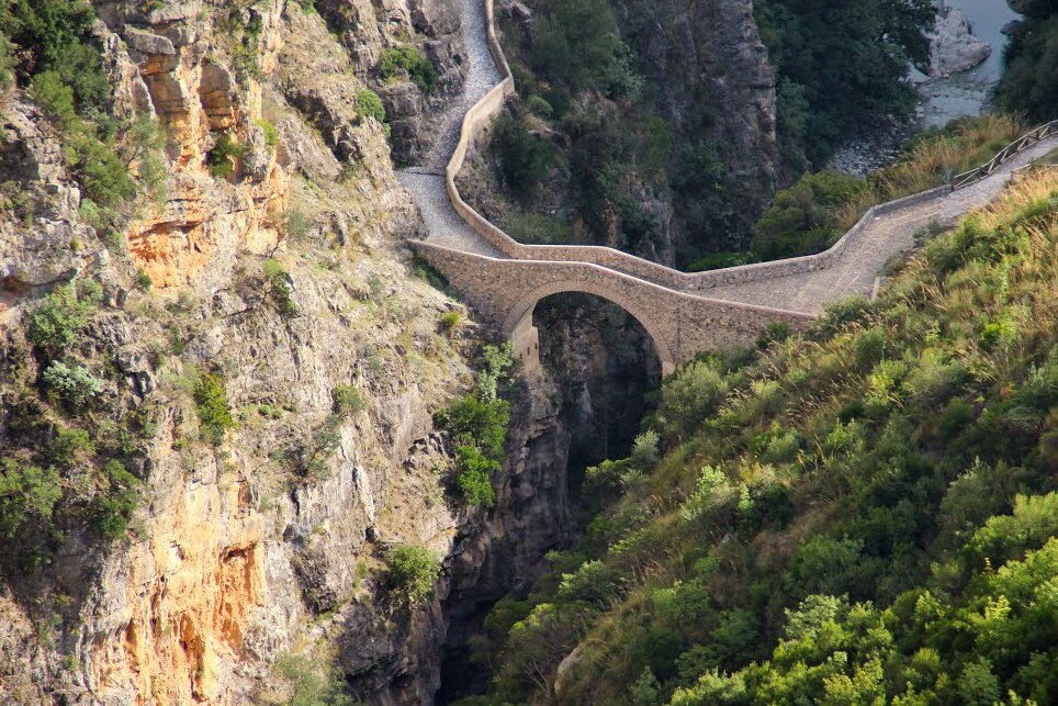 Raganello eta Deabruaren Zubia - Civita | Secret World Trip Planner