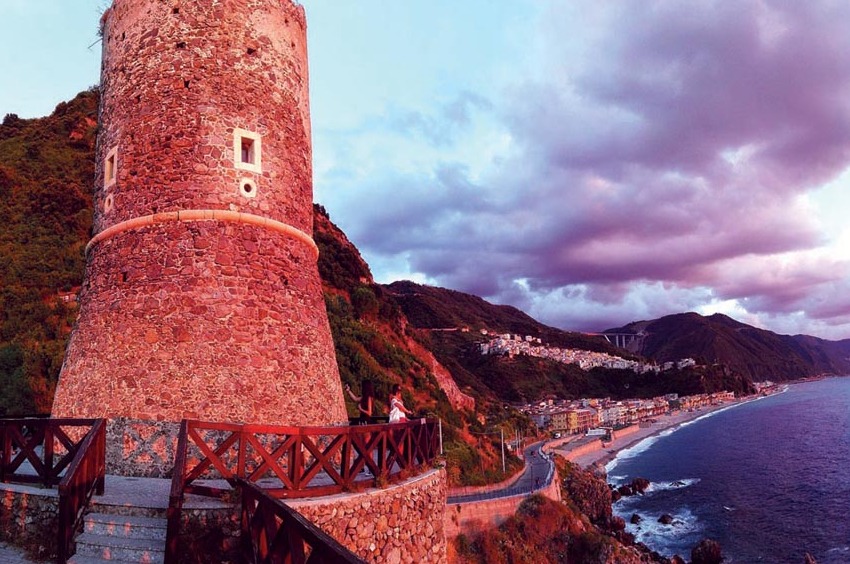 کالابریا و عینک از کوستا ویولا - Bagnara Calabra | Secret World Trip Planner