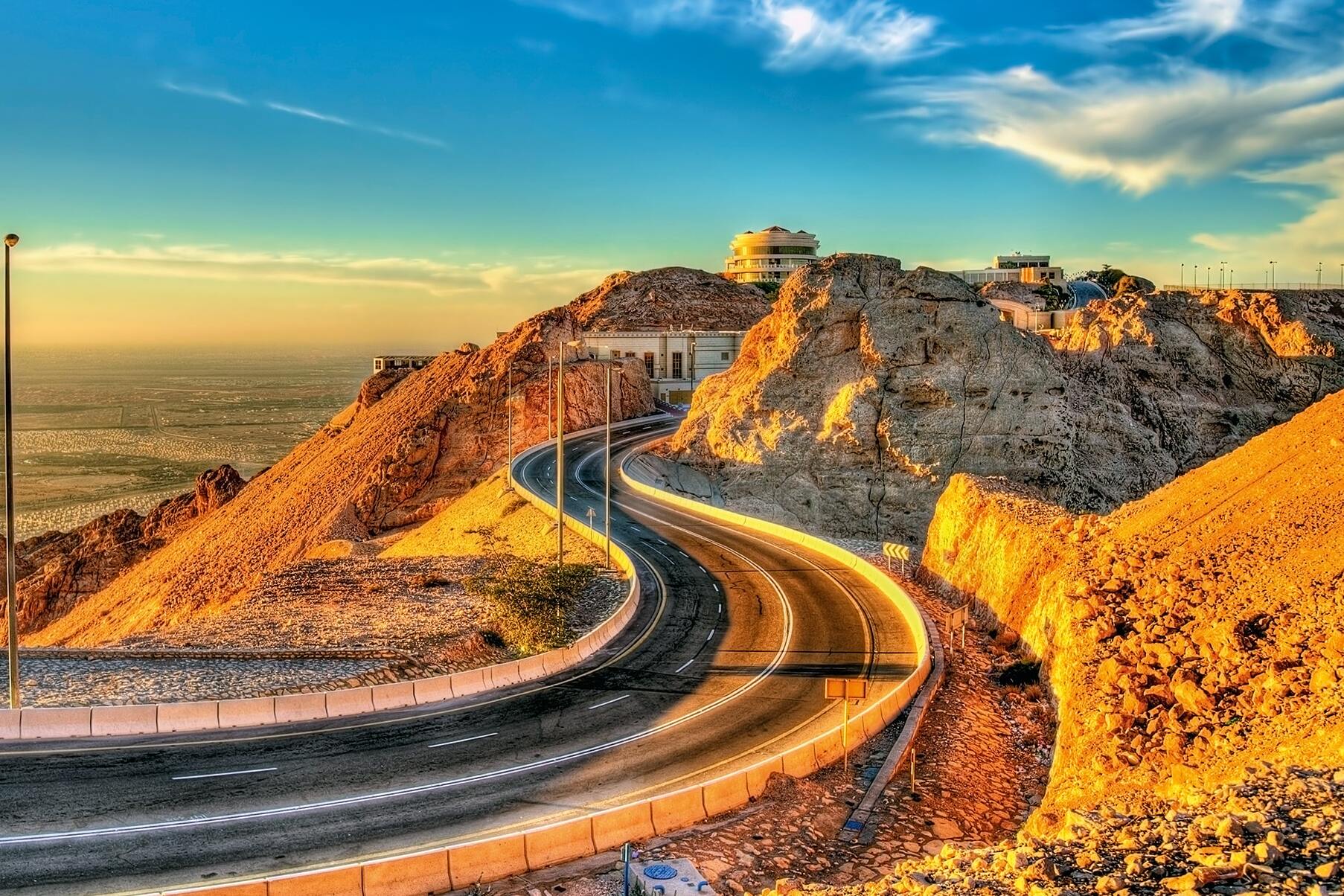 在阿拉伯联合酋长国杰贝尔哈菲特山 | Secret World Trip Planner