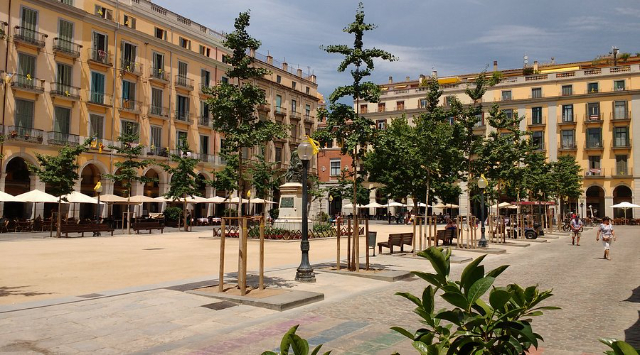 Pla&ccedil;a de la Independ&egrave;ncia - El elegante coraz&oacute;n urbano de Girona - Girona | Secret World Trip Planner