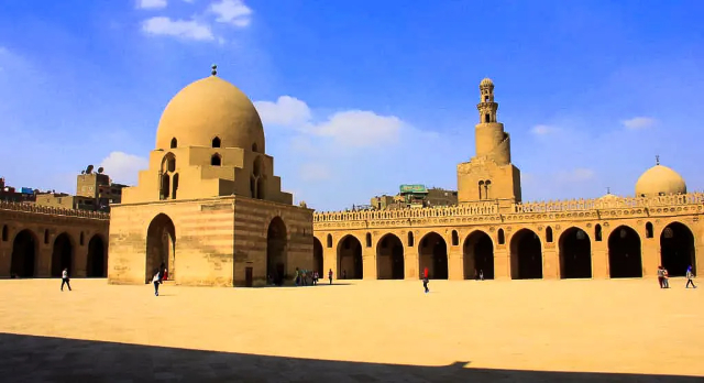 La Mezquita de Ibn Tulun, situada en El  ...