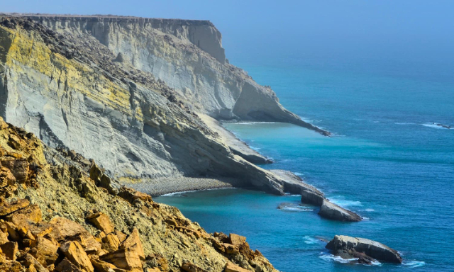 阿斯托拉岛 - Astola Island | Secret World Trip Planner