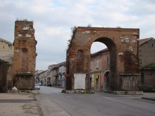 Arco de Adriano - Santa Maria Capua Vetere | Secret World Trip Planner