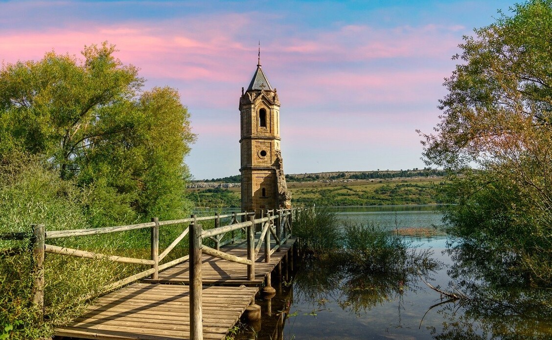 Эбро : “собор Рыб”  - Embalse del Ebro | Secret World Trip Planner