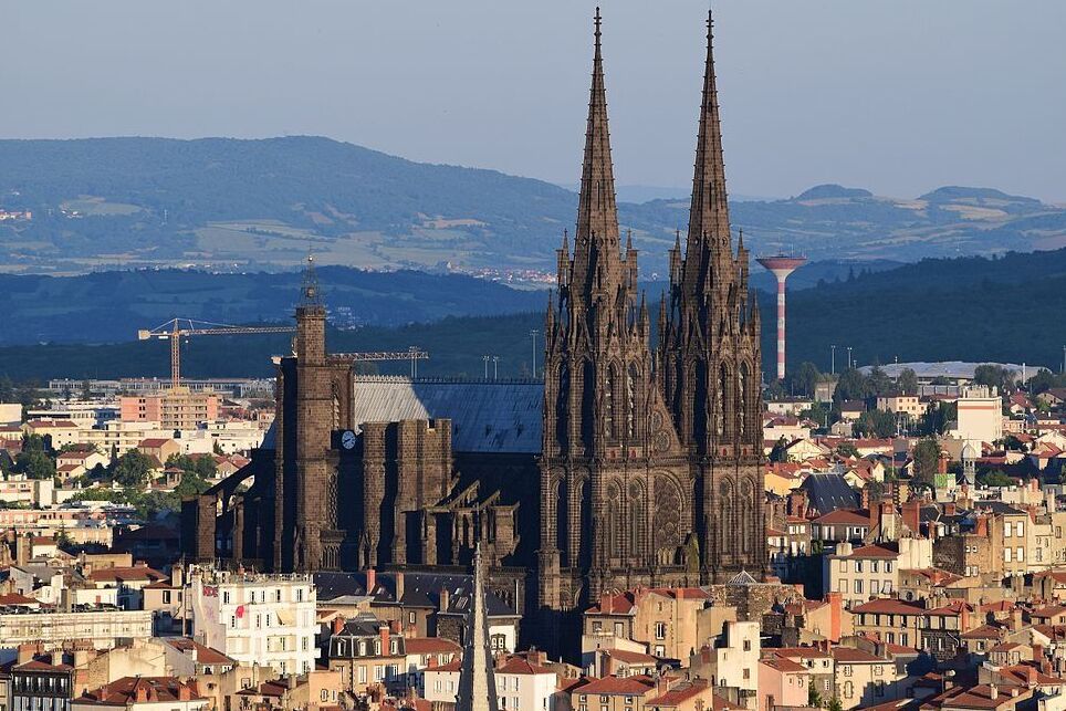 Capolavoro gotico della Cattedrale di Clermont-Ferrand - Clermont-Ferrand | Secret World Trip Planner