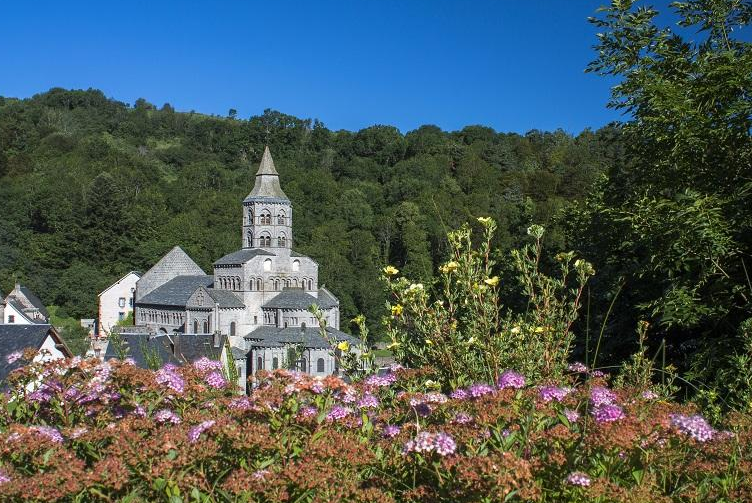 Orcival | Basilica di Notre-Dame - Orcival | Secret World Trip Planner