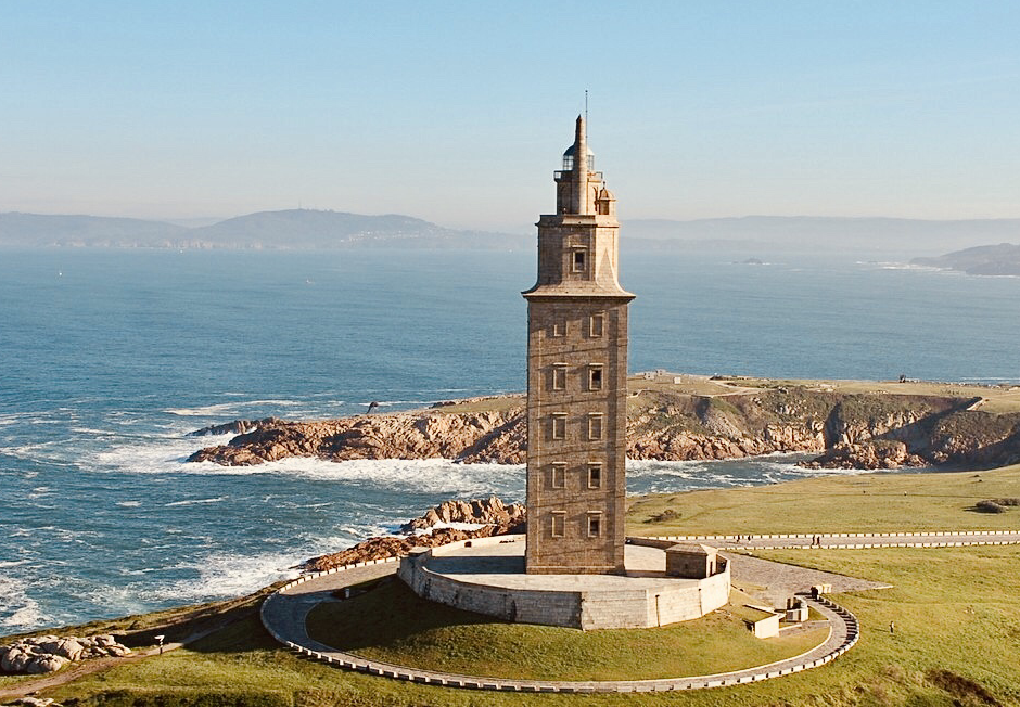Torre de Hércules, o farol mais antigo do mundo.  - A Coruña | Secret World Trip Planner