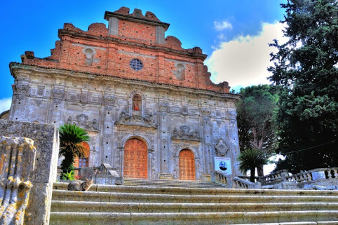 קתדרלת סנטה מריה דלה סרה - Montalto Uffugo | Secret World Trip Planner