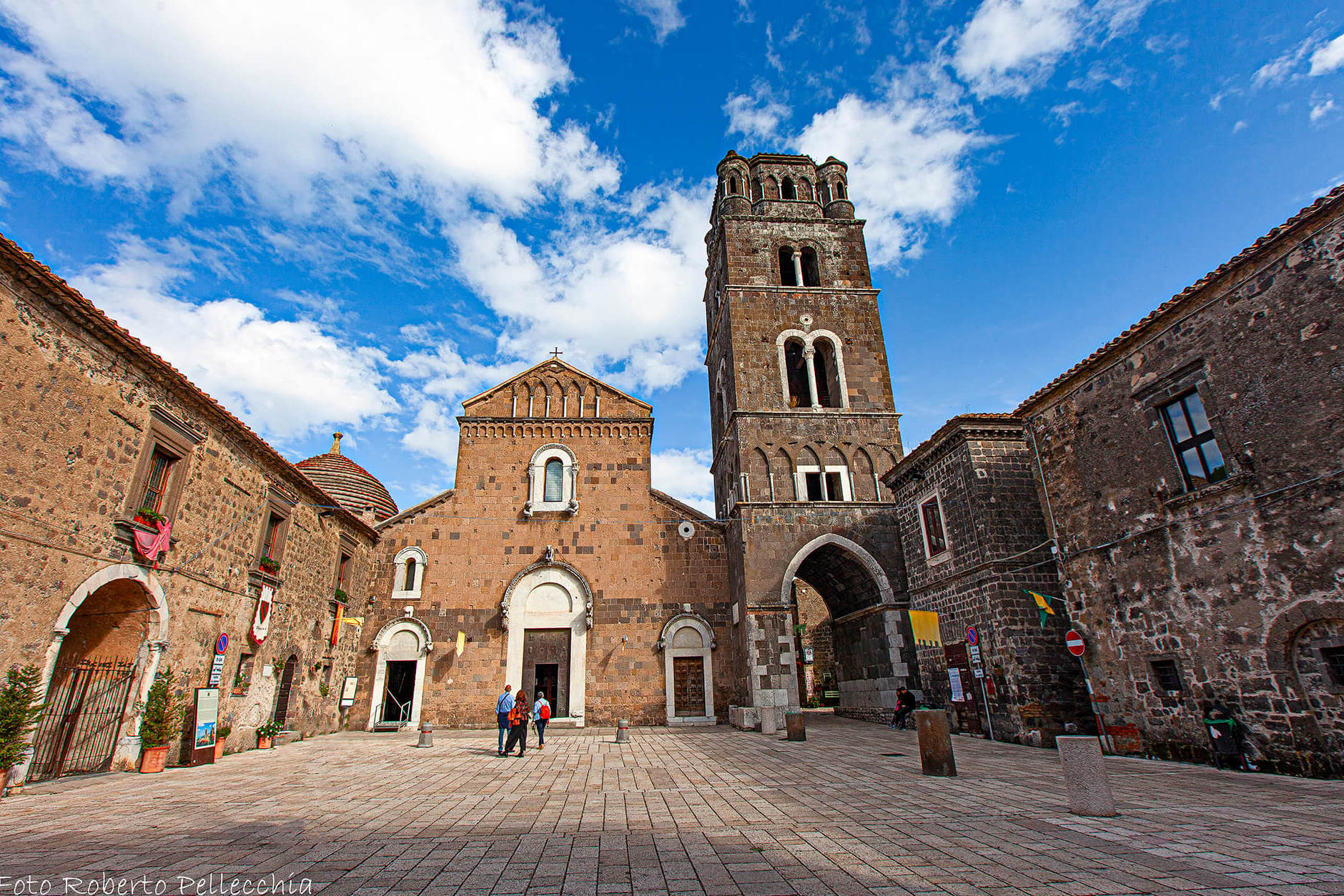 Piazza Vescovado, ഹൃദയം Casertavecchia - Caserta Vecchia | Secret World Trip Planner
