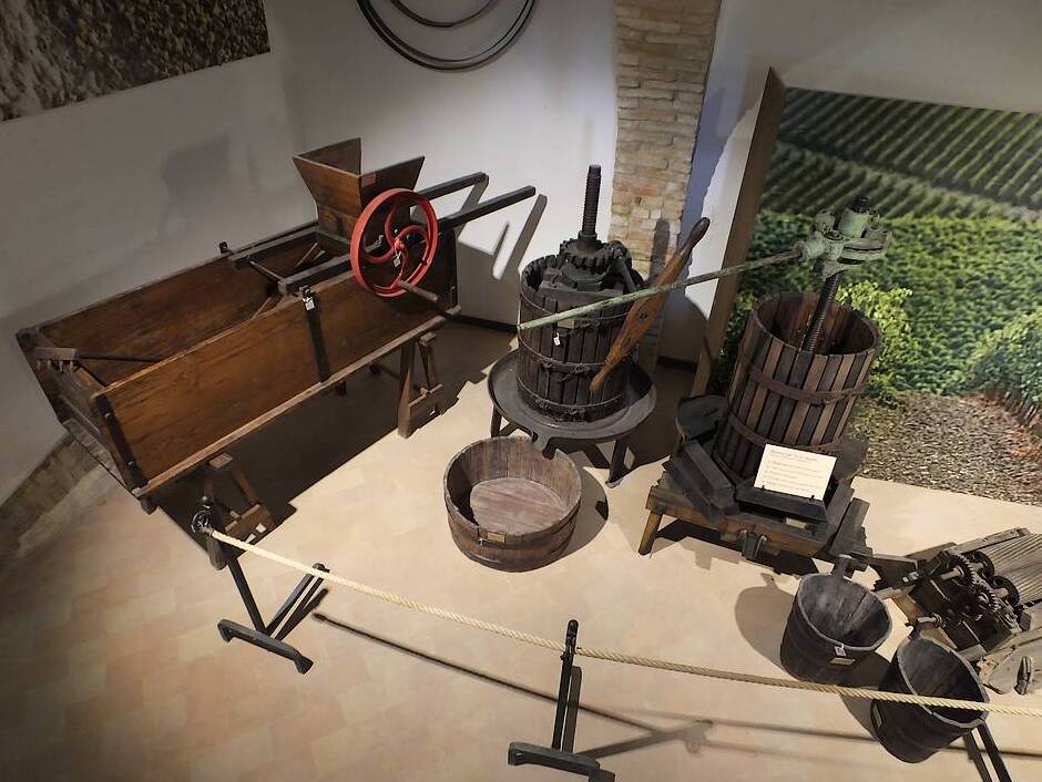 Museum für Ausrüstung für gekochten Wein - Loro Piceno | Secret World Trip Planner