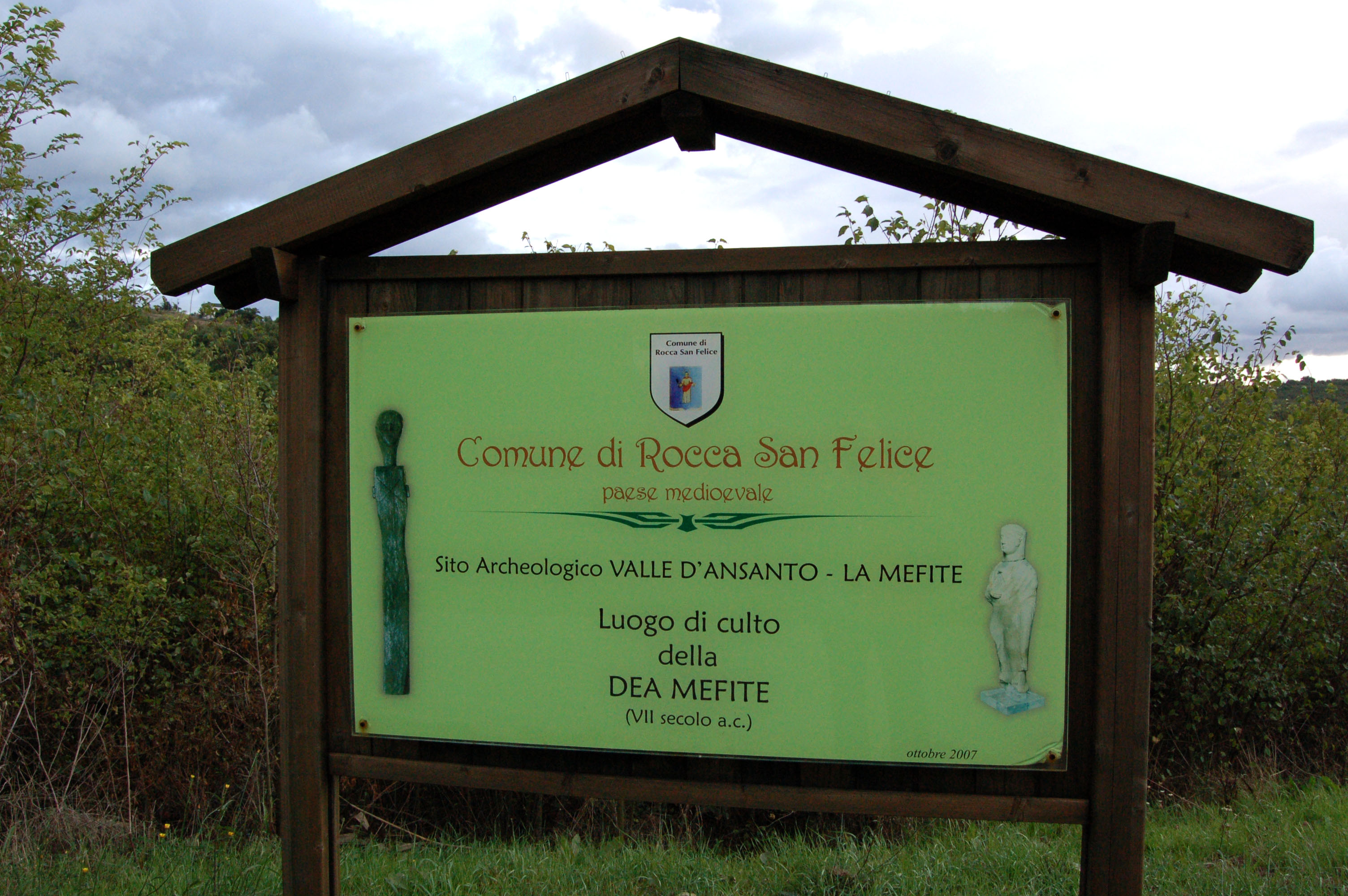 Mefit vrata pekla.... - Rocca San Felice | Secret World Trip Planner