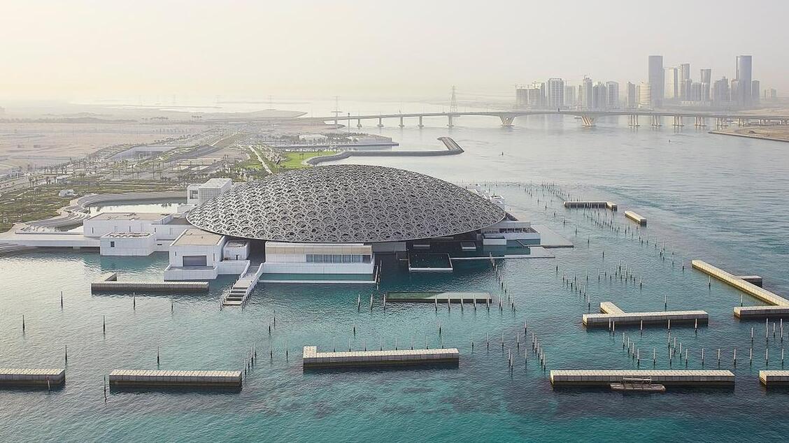 阿布扎比卢浮宫的标志。 - أبو ظبي | Secret World Trip Planner